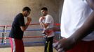 Unemployed Belgian Mohamed Sammar (C) listens to the instructions of coach Abdel El Ouadi (L) during a "Fit for a job" boxing class in Brussels June 14, 2013. Sammar, 27, has been looking for a job in the construction sector for 2 years. "Fit for a job" is the initiative of former Belgian boxing champion Bea Diallo, whose goal was to restore the confidence of unemployed people and help them find a job through their participation in sports. Picture taken June 14, 2013. REUTERS/Francois Lenoir (BELGIUM - Tags: SPORT BOXING SOCIETY BUSINESS EMPLOYMENT) Published: Čec. 5, 2013, 4:43 odp.