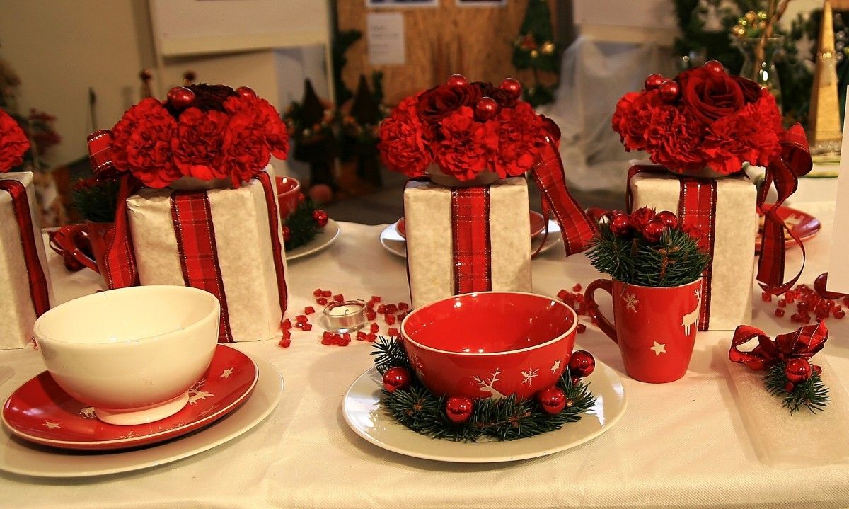 Vánoce - dárek - stůl - slavnost
