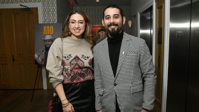Čerstvý nositel Pulitzerovy ceny Musab abú Tuha na snímku s americkou propalestinskou aktivistkou Jenan Matari na snímku z letošního února v New Yorku.