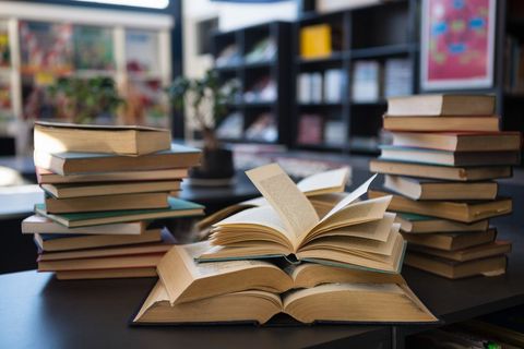 KVÍZ: "Dávejte pozor, co vám teďka řeknu." Poznáte knihu podle první věty?