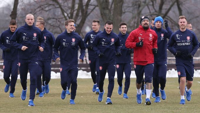 Fotbaloví reprezentanti trénovali v Česku o den déle, než bylo v plánu