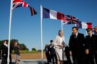 Britská premiérka Theresa Mayová a francouzský prezident Emmanuel Macron se z anglického Portsmouthu přesunuli do Normandie, kde navážou na oslavy 75. výročí Dne D.