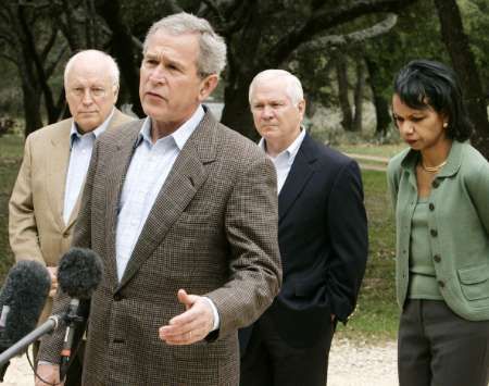 Bush a jeho tým v Crawfordu