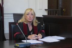 Obviněná státní zástupkyně Máchová do vazby nepůjde, policisté ji propustili