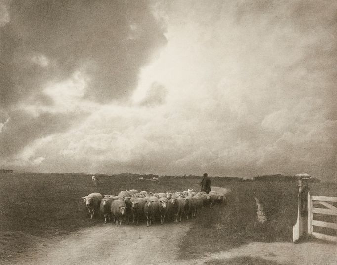 Karel Chotek - fotograf s modrou krví: fotografie z výstavy v Muzeu města Ústí nad Labem, září 2023