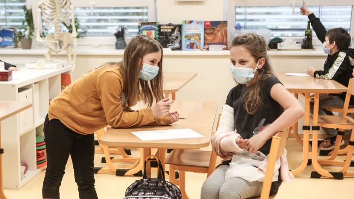 "Nejsme zdravotníci." Ředitelé protestují proti tomu, že by měli sami nakupovat testy; Zdroj foto: Jakub Plíhal