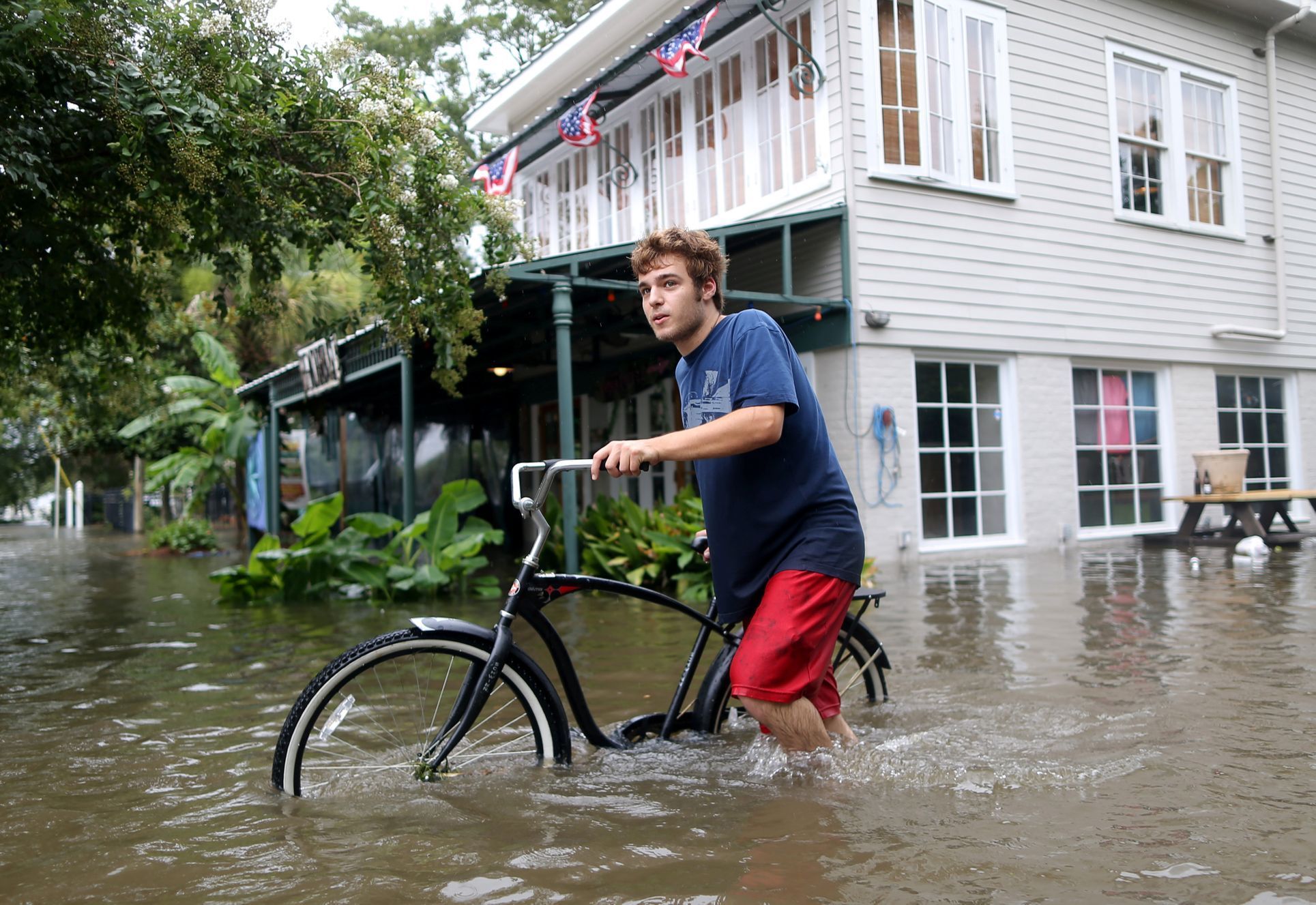 Tropická bouře Barry způsobila v Louisianě záplavy.