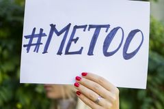 V Česku je denně znásilněno až 43 žen. Feminismus a #MeToo potřebujeme