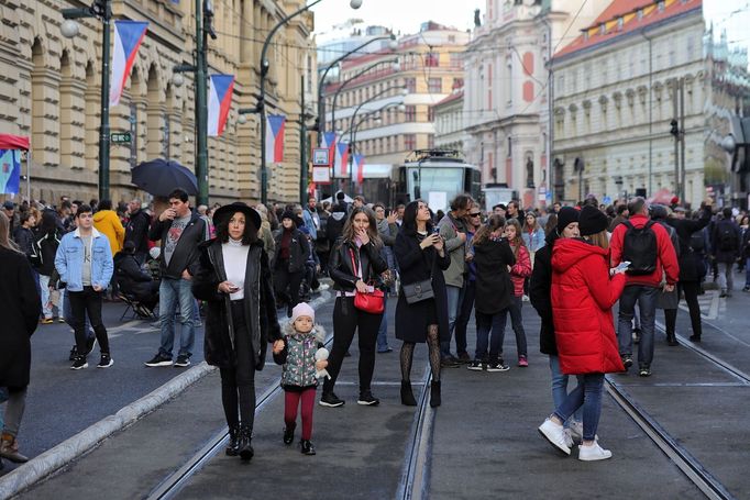 Praha si dnes 17. 11. 2019 připomíná výročí 30 let od sametové revoluce, která vedla k pádu komunistického režimu.