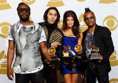 52. Předávání hudebních cen Grammy - Fergie a Black Eyed Peas