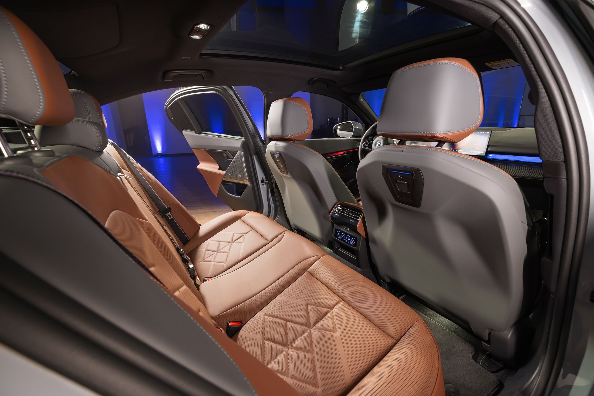 BMW i5 premiéra v pražské Kunsthalle