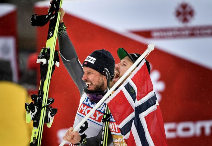 Aksel Lund Svindal a Kjetil Jansrud po sjezdu na MS 2019 v Aare