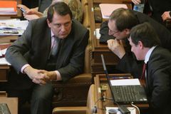 Topolánkova vláda končí. Sledovali jsme to online
