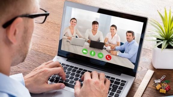 Online MBA vám šetří čas. Studovat můžete kdykoliv potřebujete vy.