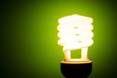 Pozor na žárovku "zdarma", varuje ČOI před triky prodejců energií