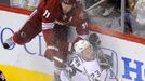 Střet Hanzala s Brownem v zápase Phoenix Coyotes - LA Kings