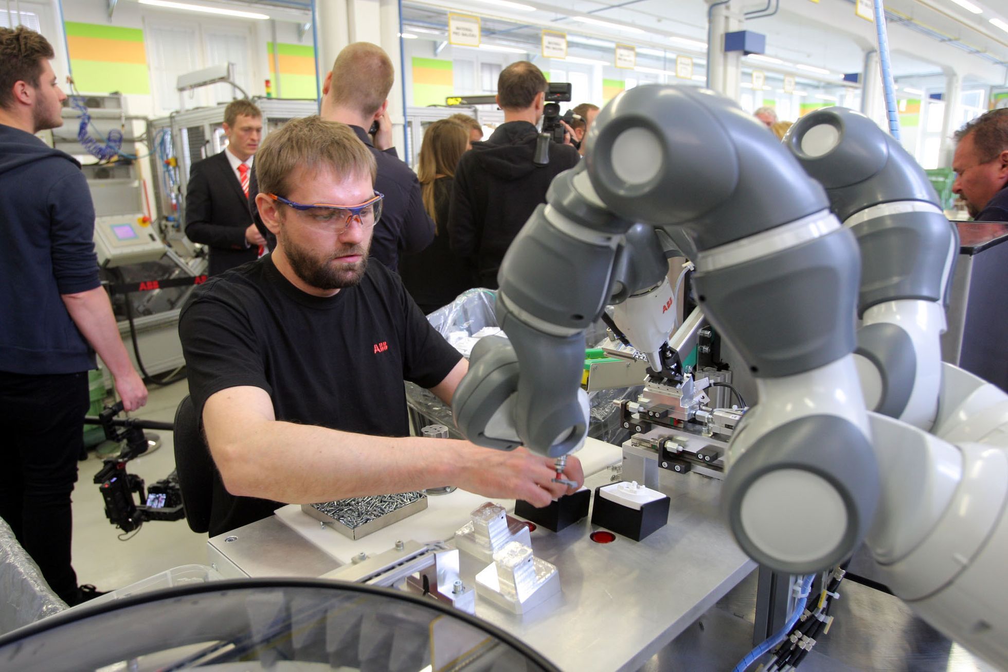 První spolupracující robot v Česku nasazen do výroby