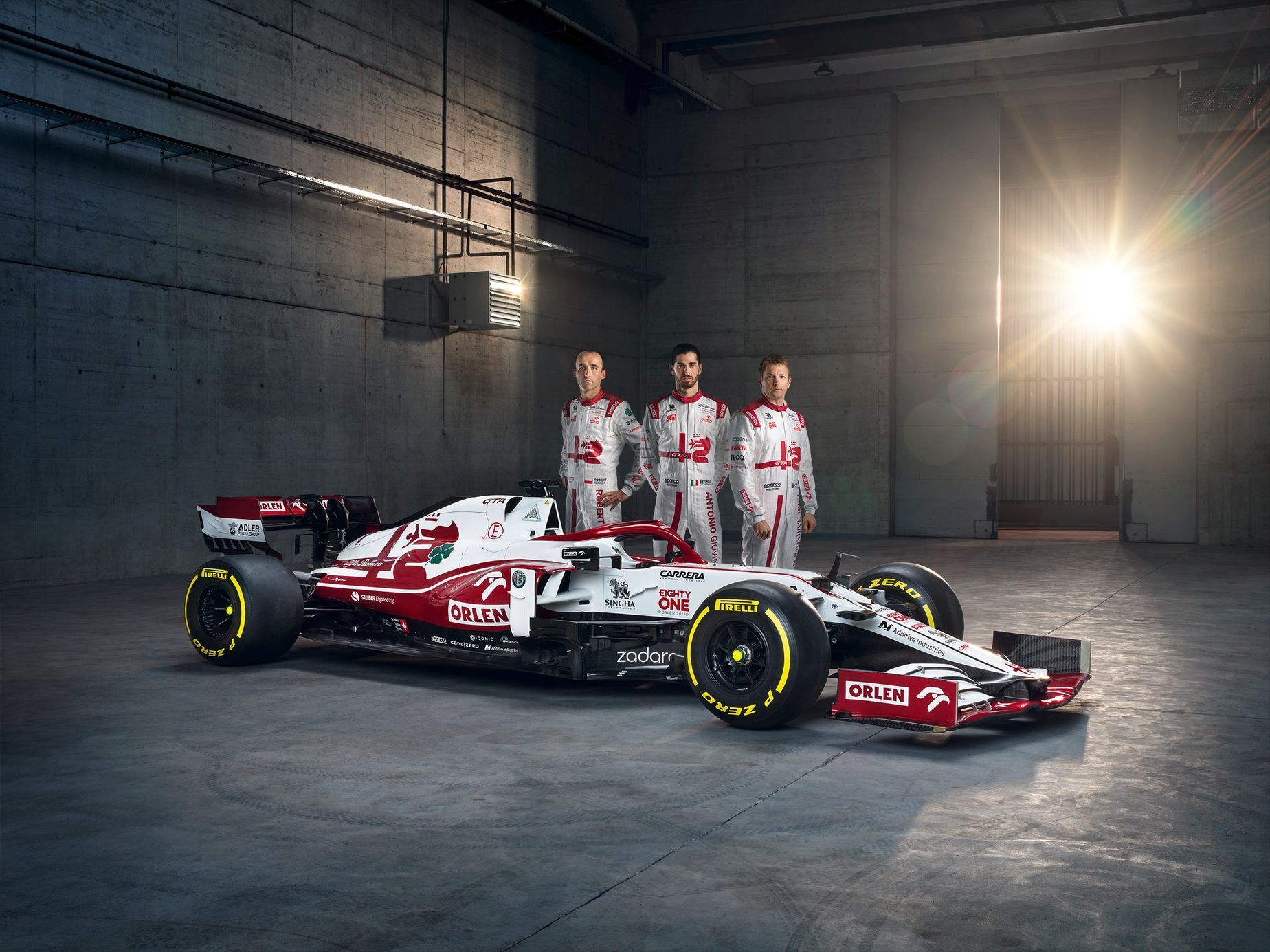 Robert Kubica, Antonio Giovinazzi a Kimi Räikkönen při představení nového monopostu Alfa Romeo C41