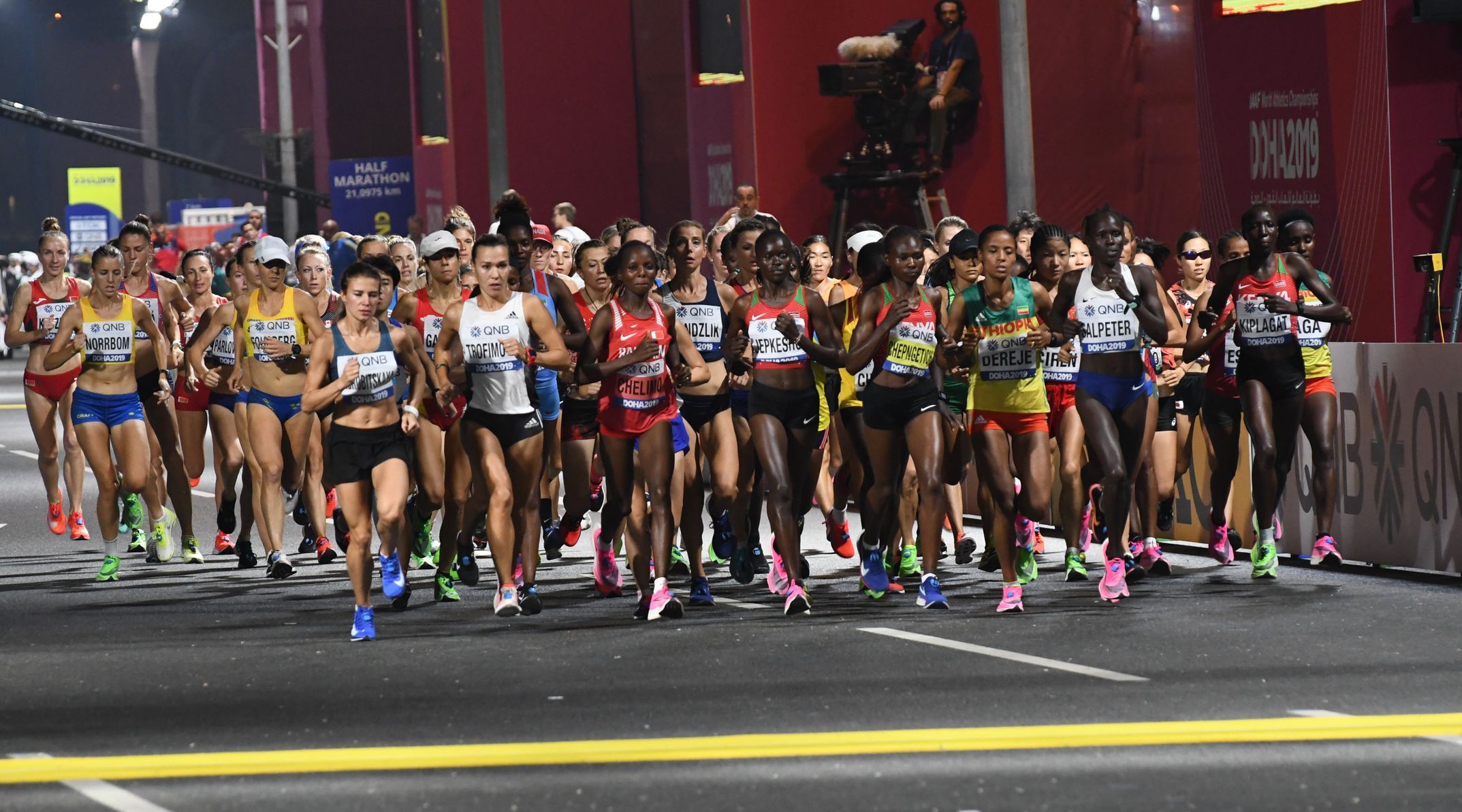 Start maratonu na MS v atletice v Dauhá 2019