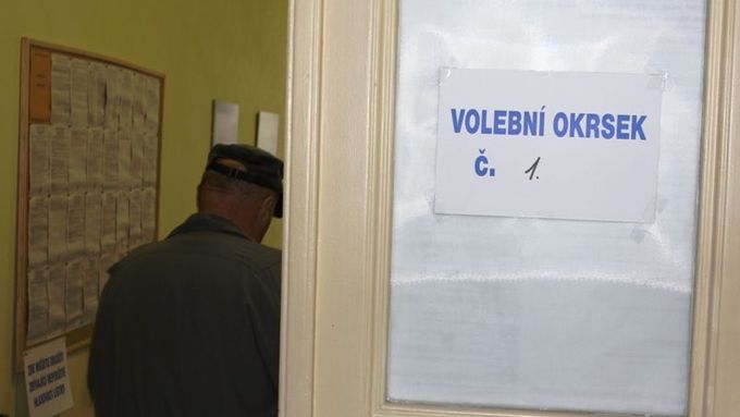 Volební okrsek v problematické části města.