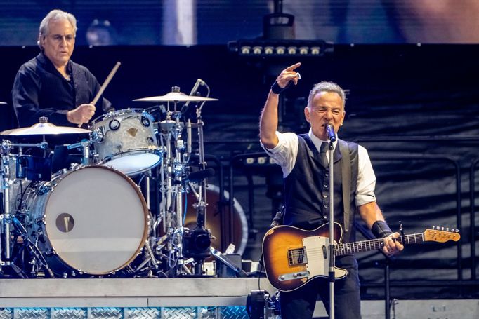 Americký rockový písničkář Bruce Springsteen vystoupil v neděli 15. května v pražských Letňanech.