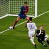 Důležitá chvíle. Cristiano Ronaldo mohl snížit. Valdés ho však vychytal