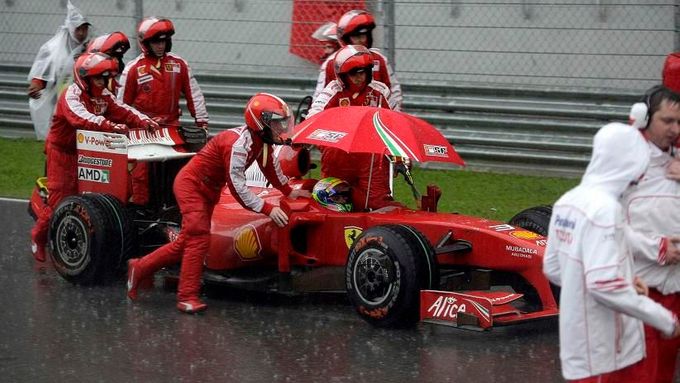 Ferrari jednalo kvůli špatným výsledkům