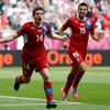 Václav Pilař a Milan Baroš slaví gól v utkání Řecko - Česká republika na Euru 2012