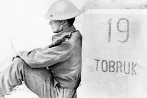 České "pouštní krysy" zažily u Tobruku písečné inferno. Bojovali tu i nedospělí kluci