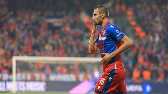 Tomáš Chorý dal Barceloně dva góly, Plzeň ale s gigantem prohrála 2:4.