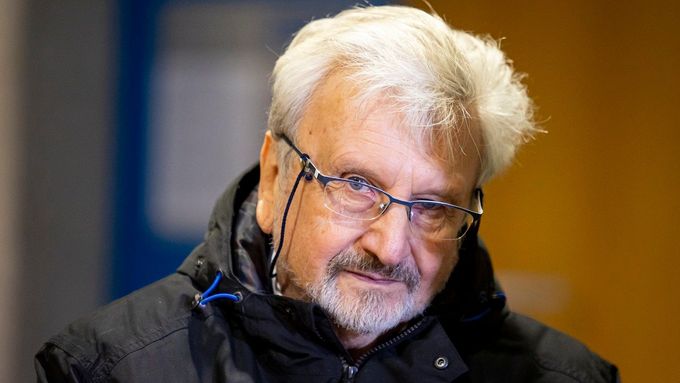 Psychiatr Jan Cimický před začátkem jednání Obvodního soudu pro Prahu 8, leden 2024.