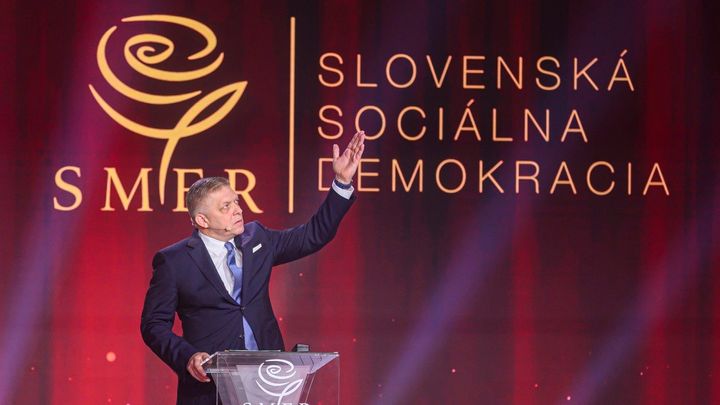 Ficovi se drolí vláda. Rebelové si kladou požadavky, premiér naznačil předčasné volby