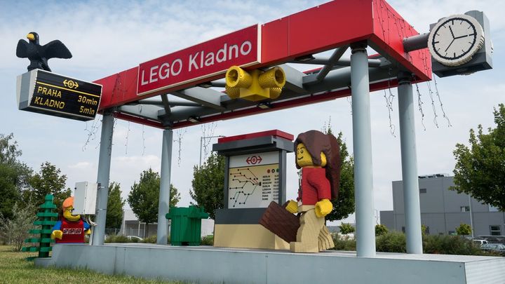 Zvládli byste "přijímačky" na modeláře Lega? Pohleďte, co vás v továrně v Kladně čeká