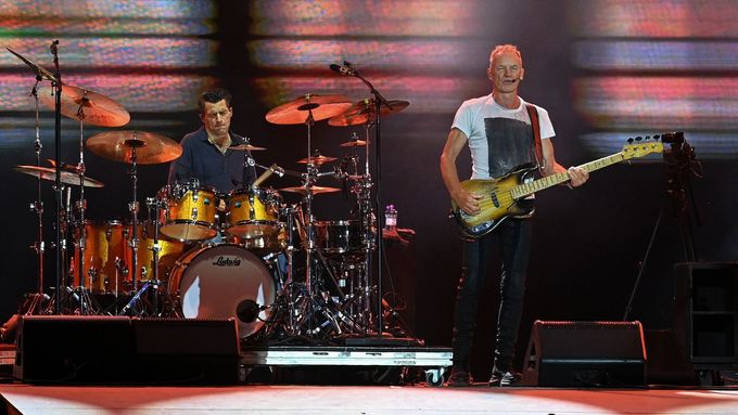 Anglický hudebník Sting zahrál ve středu večer na festivalu Colours of Ostrava.