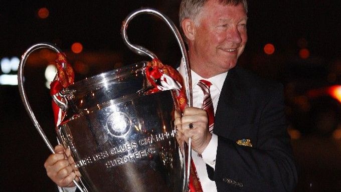 Alex Ferguson se neměl po příletu do Manchesteru o radost z poháru pro vítěze Ligy mistrů s kým podělit.