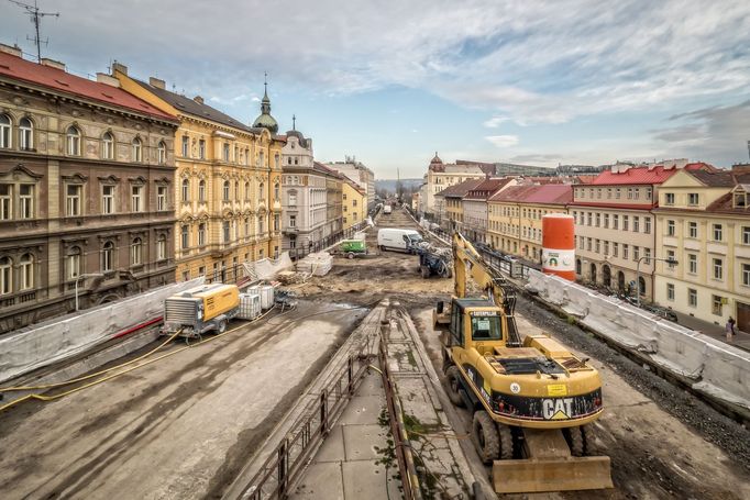 Rekonstrukce Negrelliho viaduktu na snímku z roku 2017