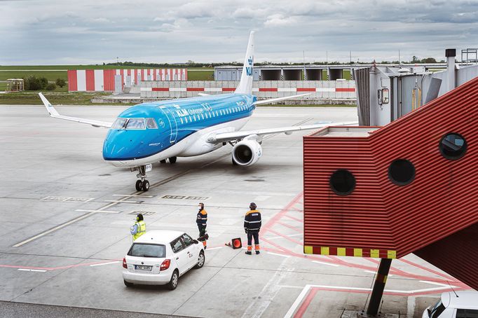 Letiště Václava Havla na pražské Ruzyni v době koronaviru (první obnovený let KLM z Amsterodamu)