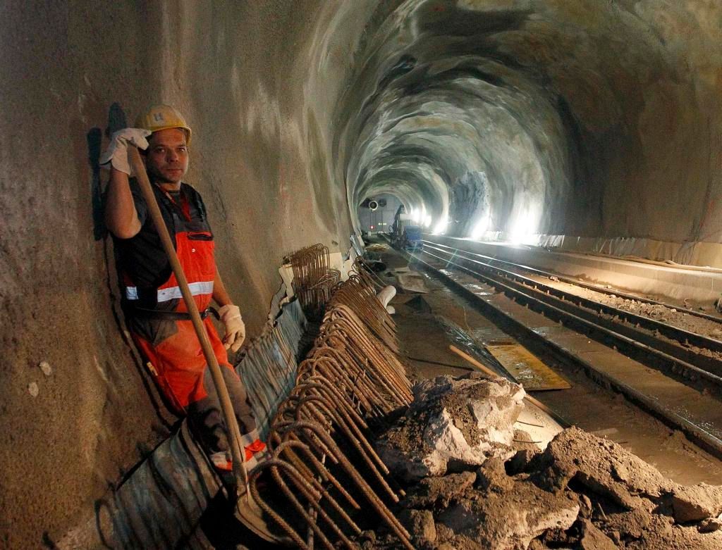 Nejdelší železniční tunel světa
