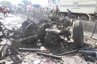 Při pumovém útoku v severní Sýrii zahynulo nejméně 43 lidí. Bomba v autě zranila další desítky lidí