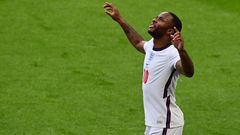 Raheem Sterling slaví gól v zápase Česko - Anglie na ME 2020