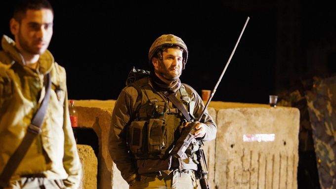 Izraelský voják v Golanských výšinách.