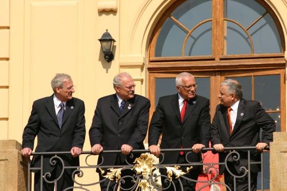 Prezidenti V4 na zámku v Lánech, snímek z roku 2006.