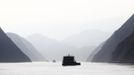 Ships sail on the Yangtze River near Badong, 100km (62 miles) from the Three Gorges dam in Hubei province in this August 7, 2012 file photo. China relocated 1.3 million people during the 17 years it took to complete the Three Gorges dam. Even after finishing the $59 billion project last month, the threat of landslides along the dam's banks will force tens of thousands to move again. It's a reminder of the social and environmental challenges that have dogged the world's largest hydroelectric project. While there has been little protest among residents who will be relocated a second time, the environmental fallout over other big investments in China has become a hot-button issue ahead of a leadership transition this year. Picture taken on August 7, 2012. To match story CHINA-THREEGORGES/ REUTERS/Carlos Barria/Files (CHINAPOLITICS MARITIME - Tags: POLITICS ENVIRONMENT BUSINESS ENERGY MARITIME TPX IMAGES OF THE DAY) Published: Srp. 22, 2012, 8:52 odp.