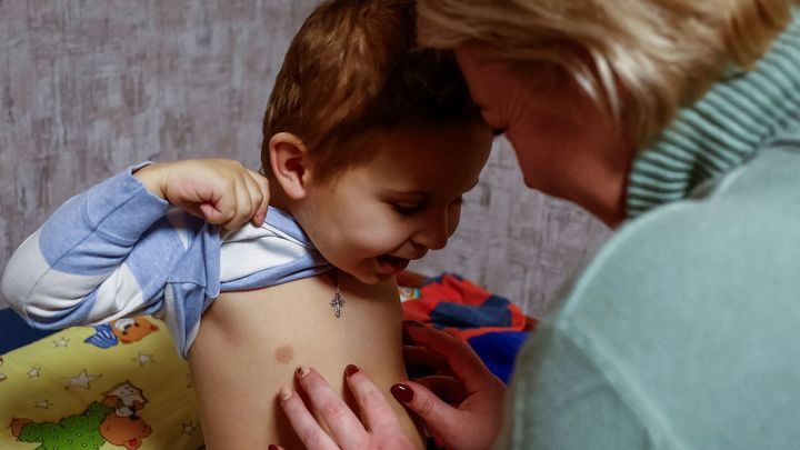 Její syn se narodil do války. Bojím se, že boje potrvají ještě roky, líčí žena z Buči