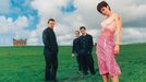 Hudební skupina The Cranberries se zpěvačkou Dolores O'Riordan - 2001