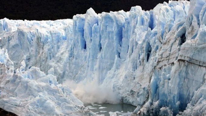 Tající ledovec v Patagónii na jihu Argentiny.