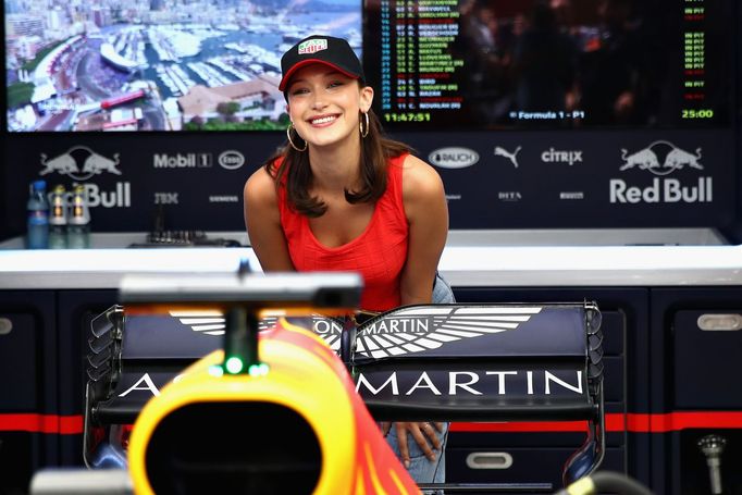 F1, VC Monaka 2018: modelka Bella Hadidová