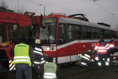 Tramvaj srazila v Praze 10 chodce, na místě zemřel