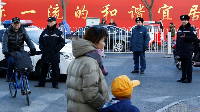 Základní škola v Pekingu, ve které útočil muž na několik žáků.