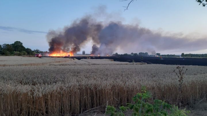 České lány v plamenech. Hasiči o víkendu bojovali s několika požáry